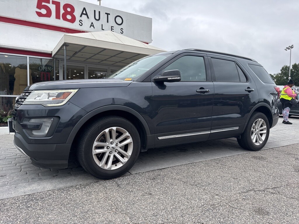 2017 Ford Explorer XLT photo 2