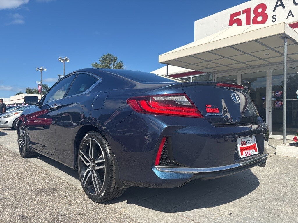 2017 Honda Accord photo 3