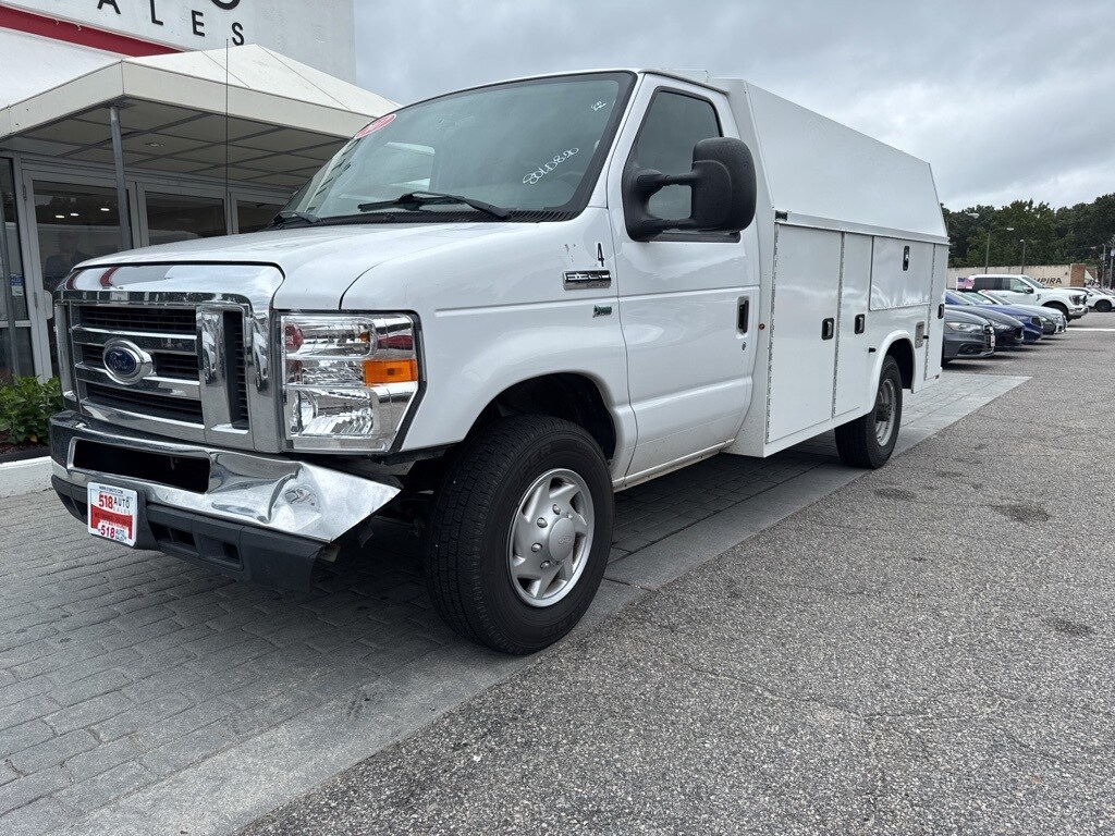 2017 Ford E-350 Base photo 2