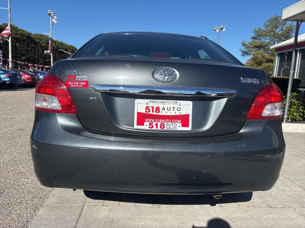 2010 Toyota Yaris Base photo 4