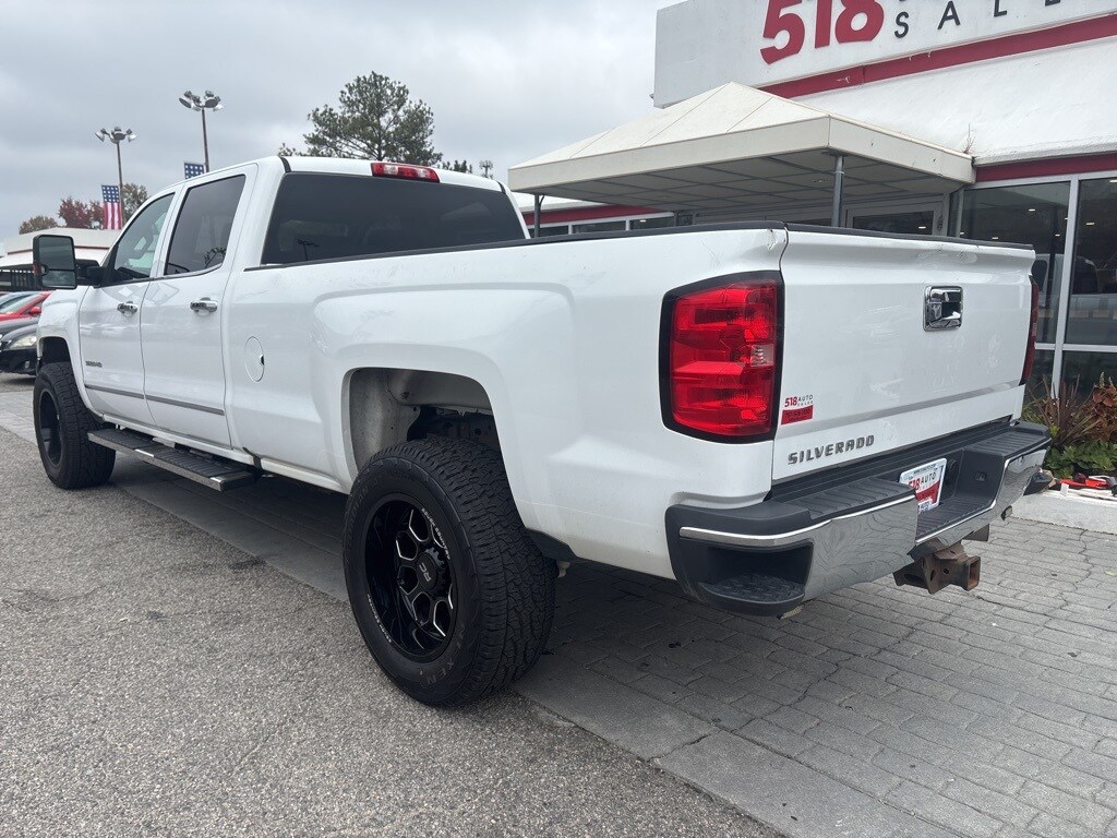 2016 Chevrolet Silverado 3500HD photo 3