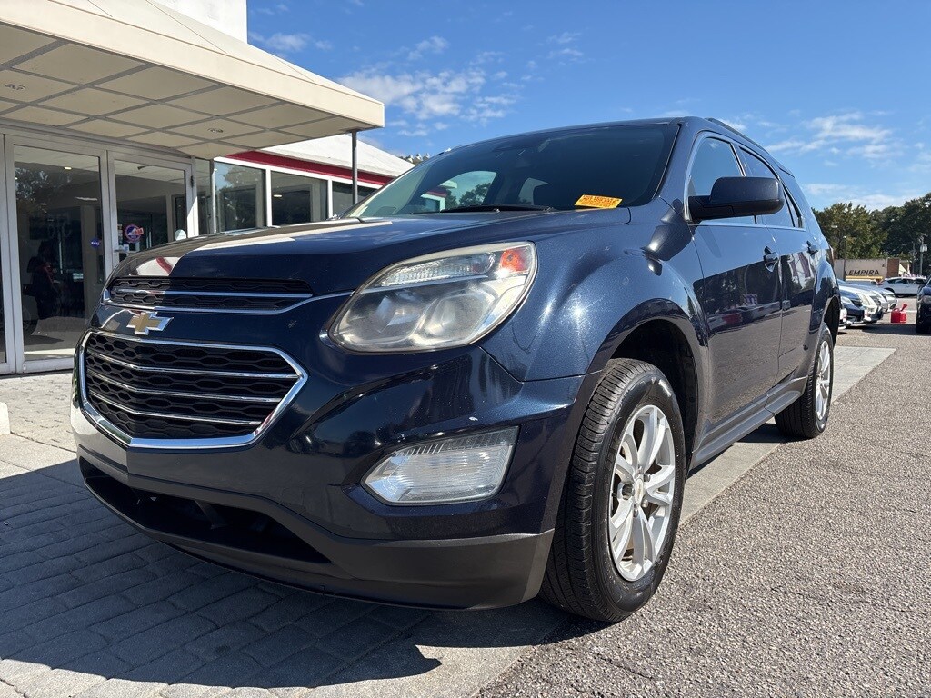2017 Chevrolet Equinox LT photo 2