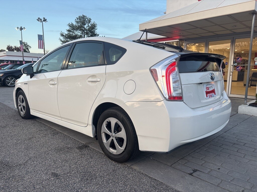 2015 Toyota Prius Two photo 3