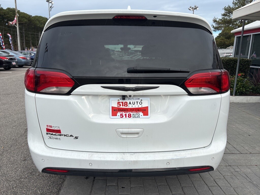 2018 Chrysler Pacifica Touring Plus photo 4