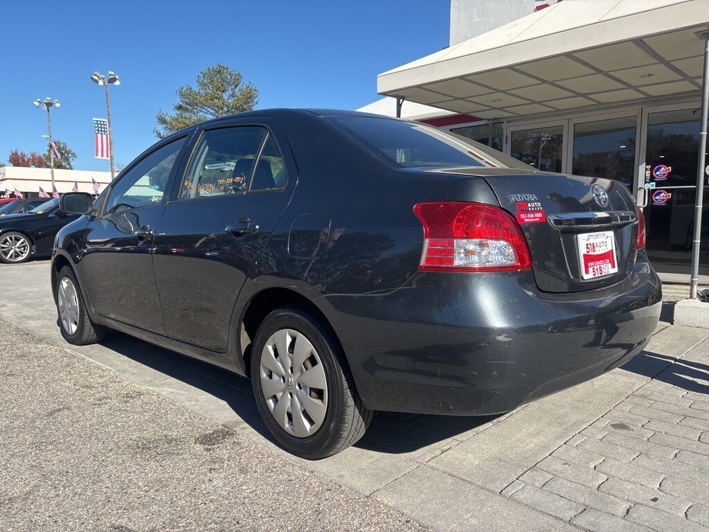 2010 Toyota Yaris Base photo 3