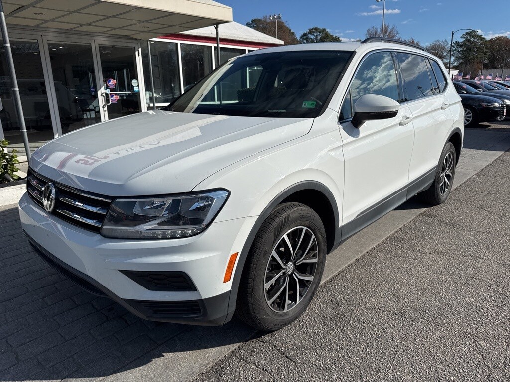 2021 Volkswagen Tiguan R-Line Black SEL photo 3