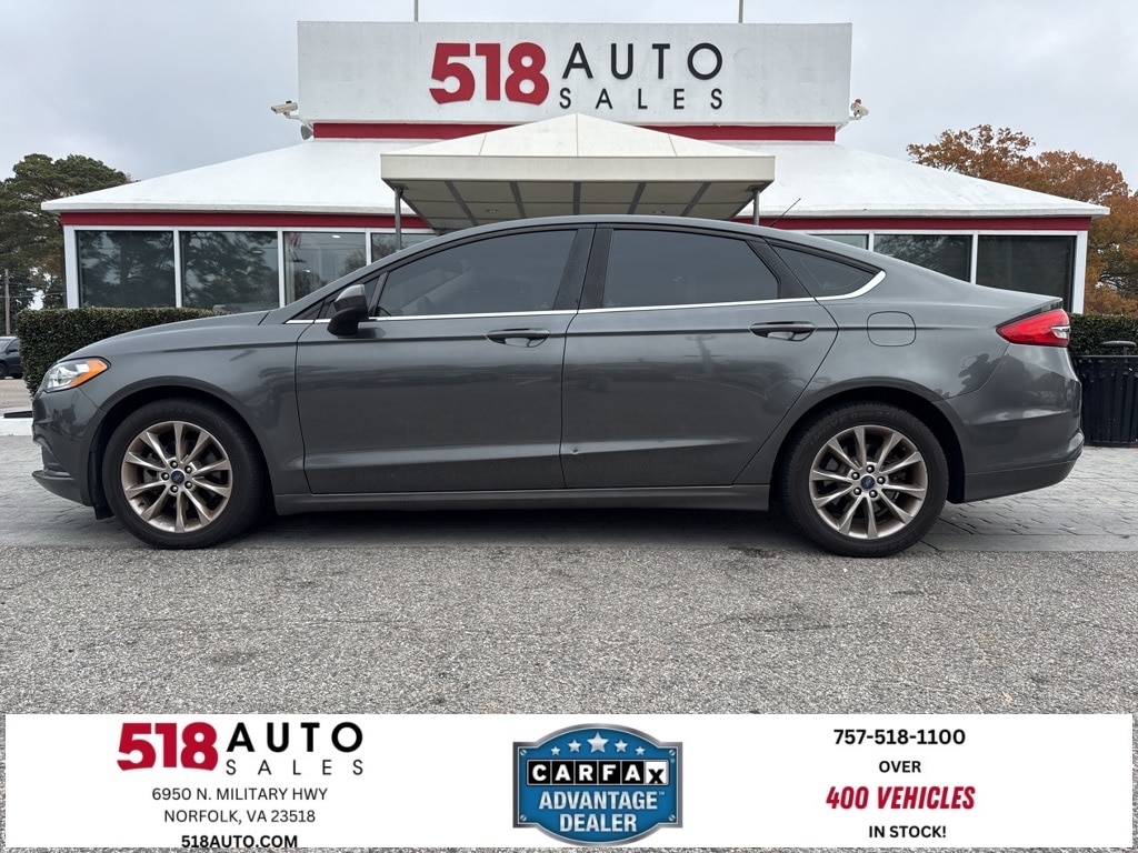 2017 Ford Fusion SE's photo