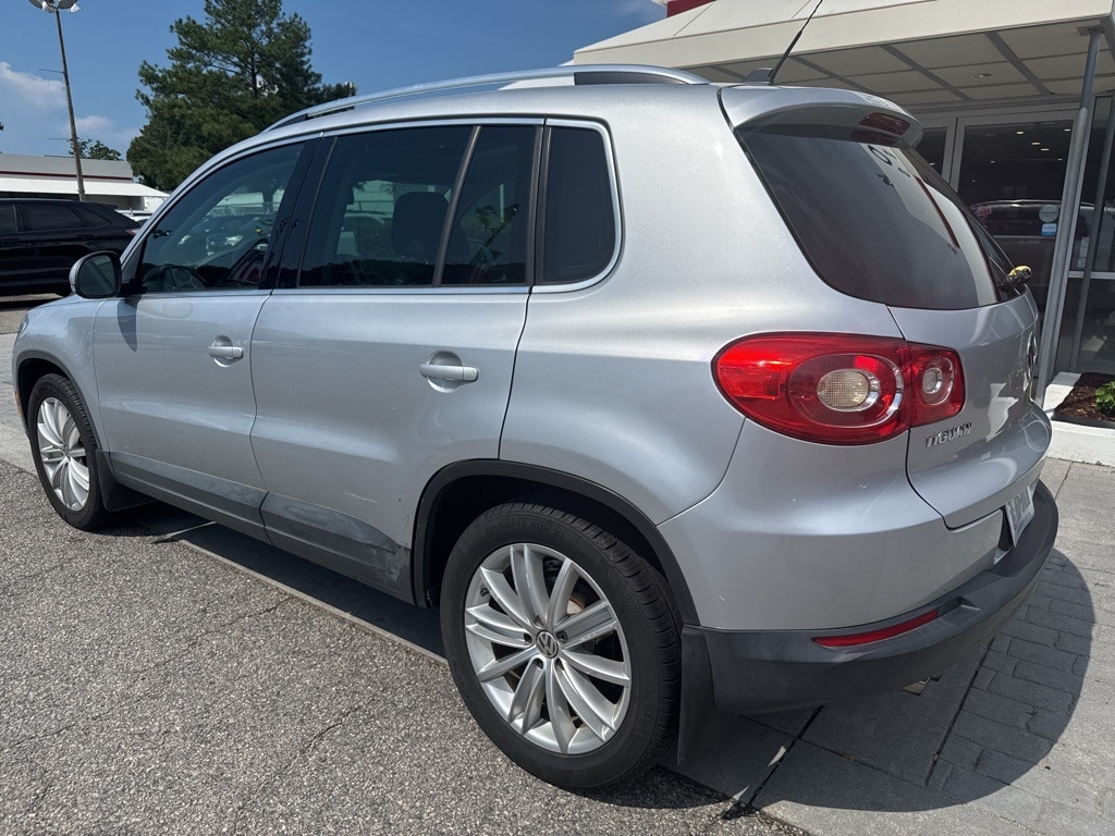 2011 Volkswagen Tiguan SEL photo 3