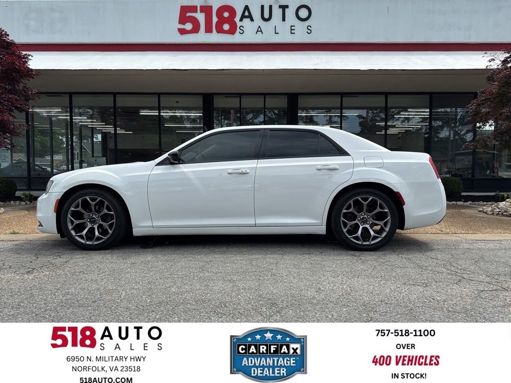 2018 Chrysler 300 Touring's photo