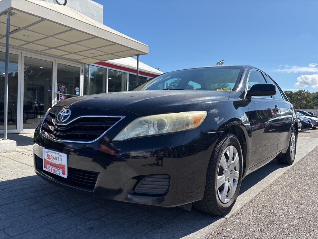 2011 Toyota Camry LE photo 2