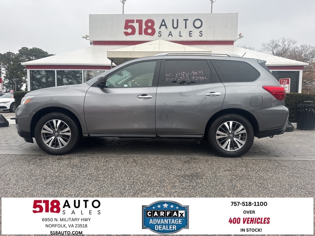 2018 Nissan Pathfinder SV's photo