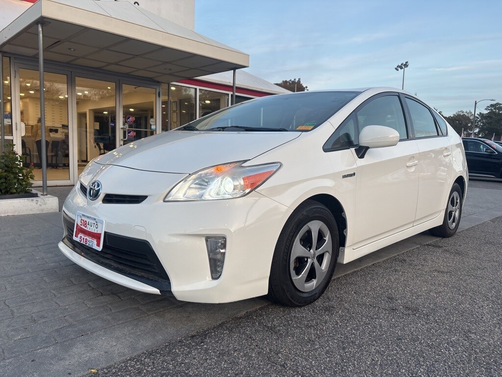 2015 Toyota Prius Two photo 2