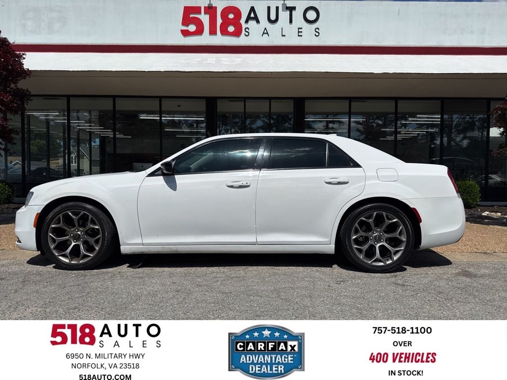 2018 Chrysler 300 Touring's photo