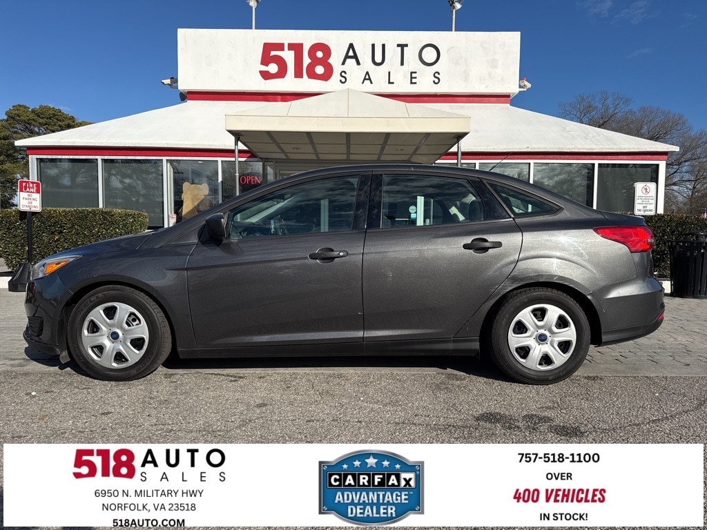 2016 Ford Focus S's photo