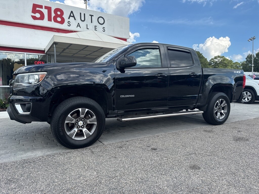 2017 Chevrolet Colorado Z71 photo 2