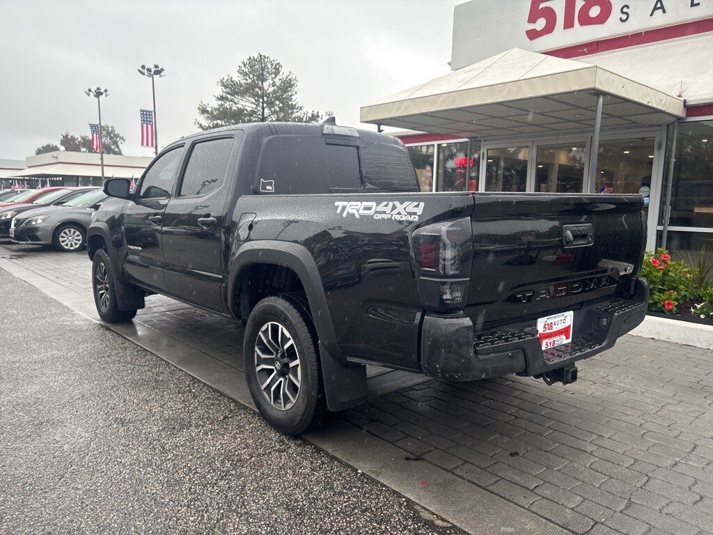 2018 Toyota Tacoma TRD Off-Road V6 photo 2