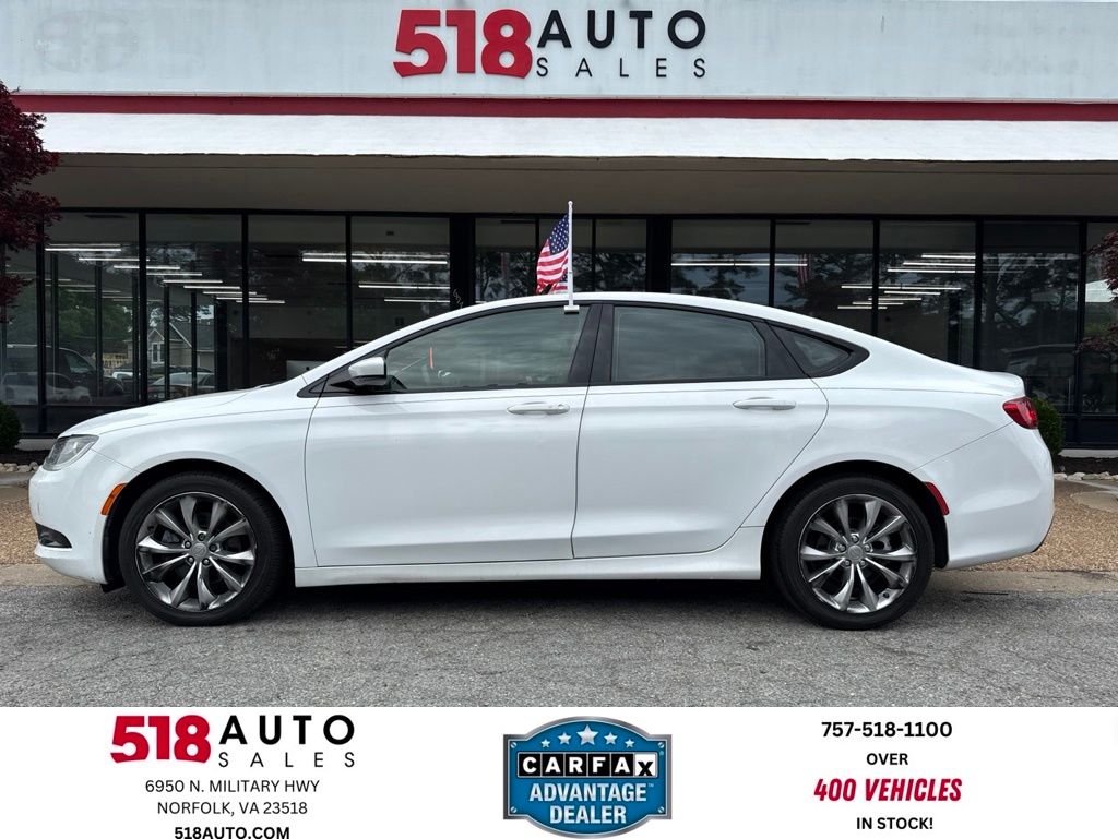 2015 Chrysler 200 S's photo