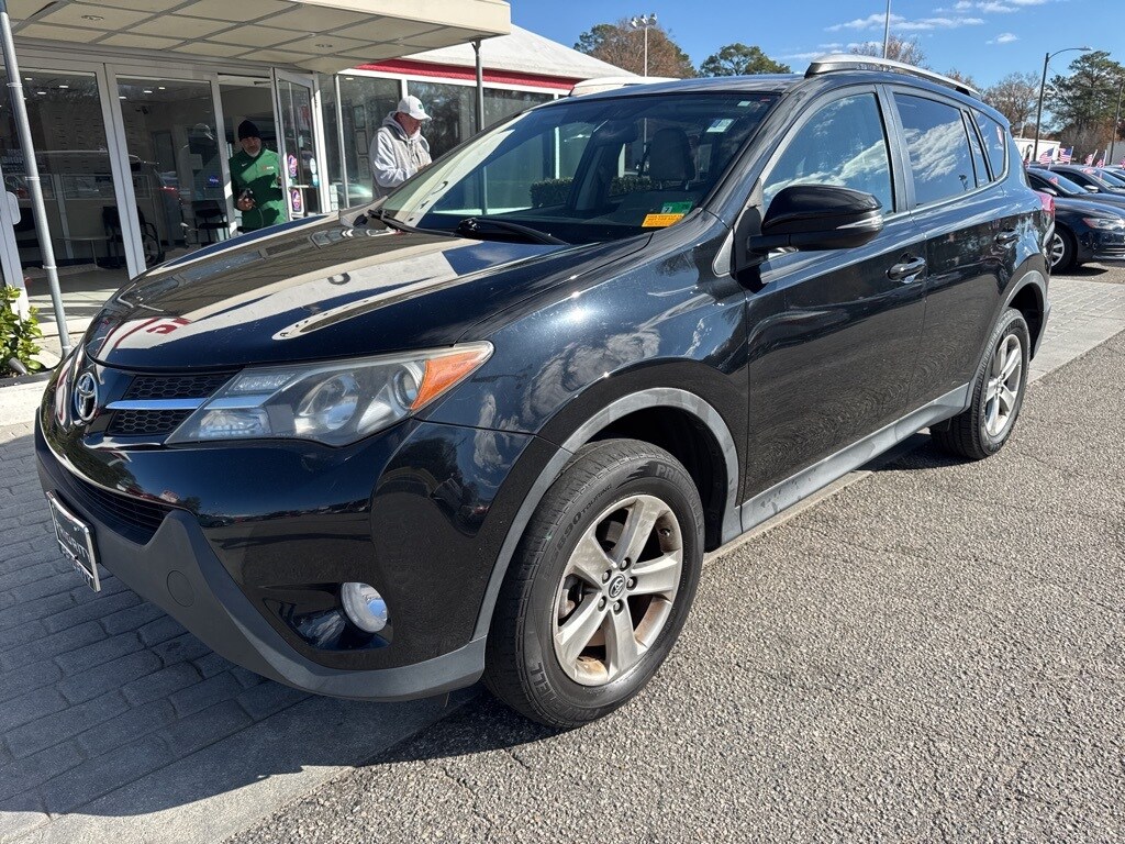 2015 Toyota RAV4 XLE photo 3