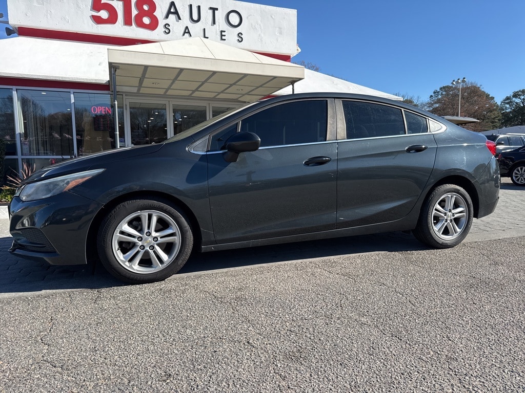 2018 Chevrolet Cruze LT Diesel photo 2