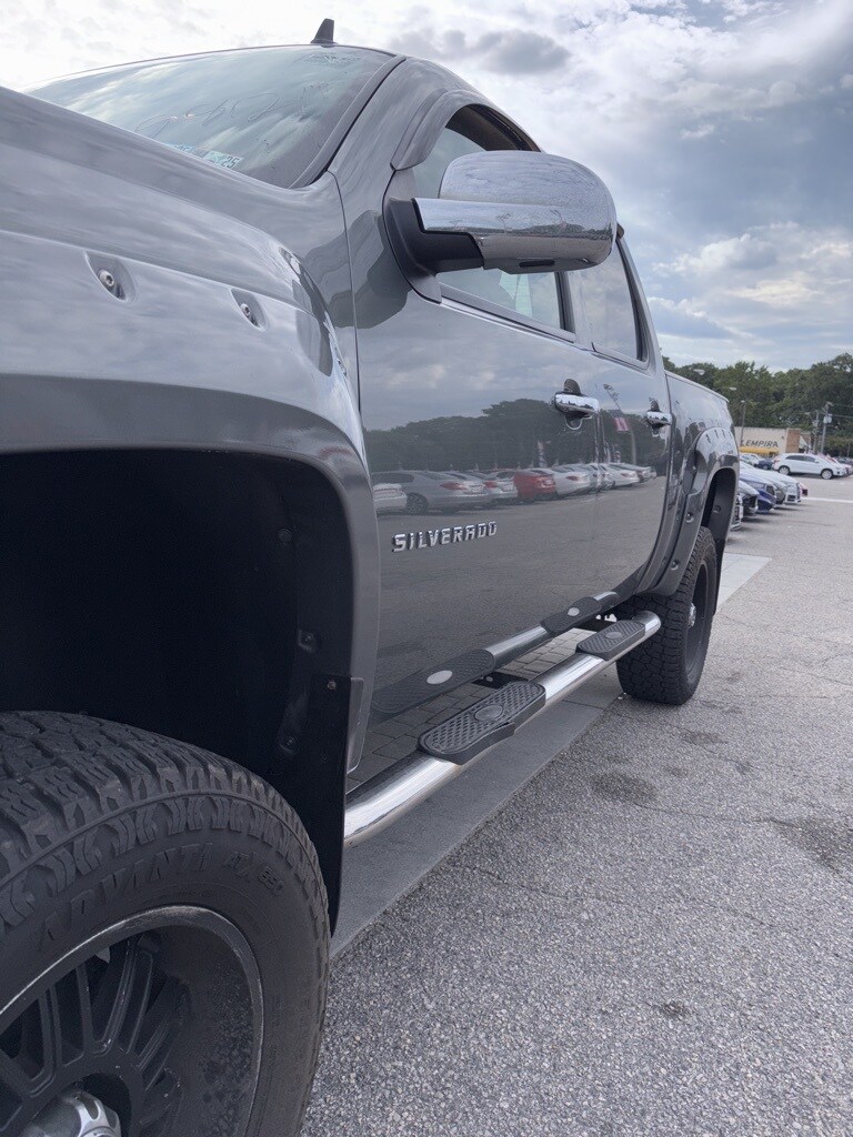 2011 Chevrolet Silverado 1500 LT photo 4