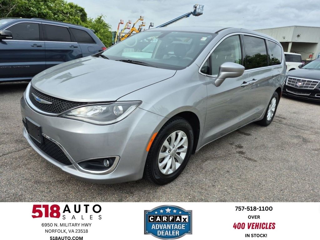 2018 Chrysler Pacifica Touring Plus's photo