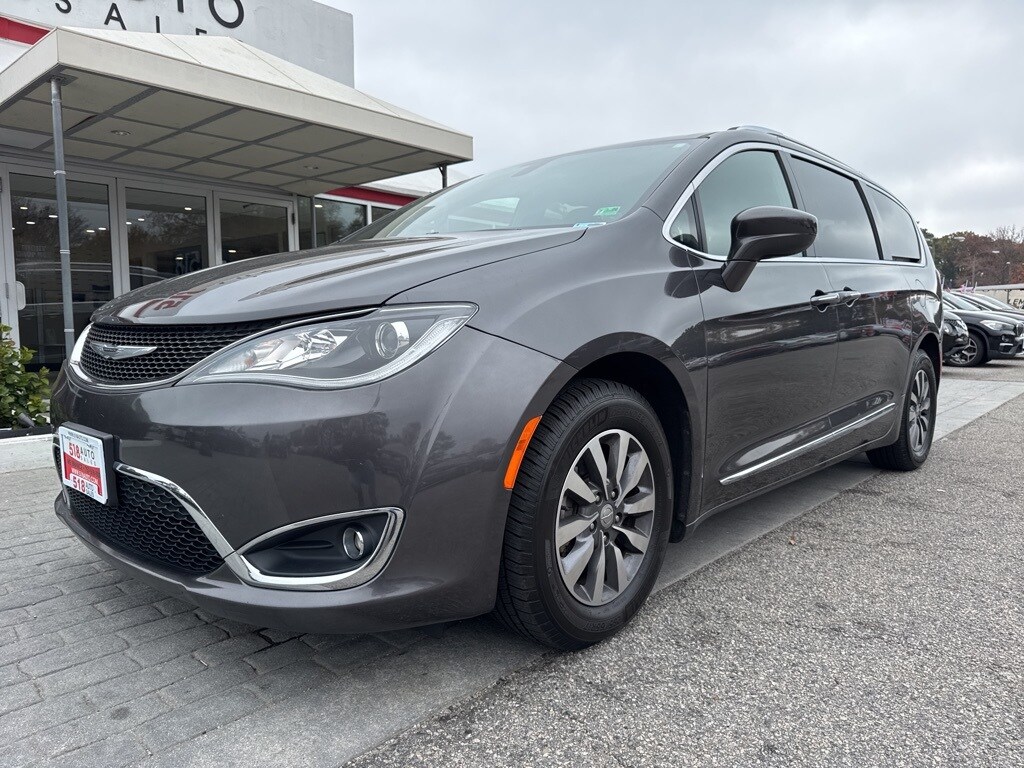 2020 Chrysler Pacifica Touring Plus photo 3