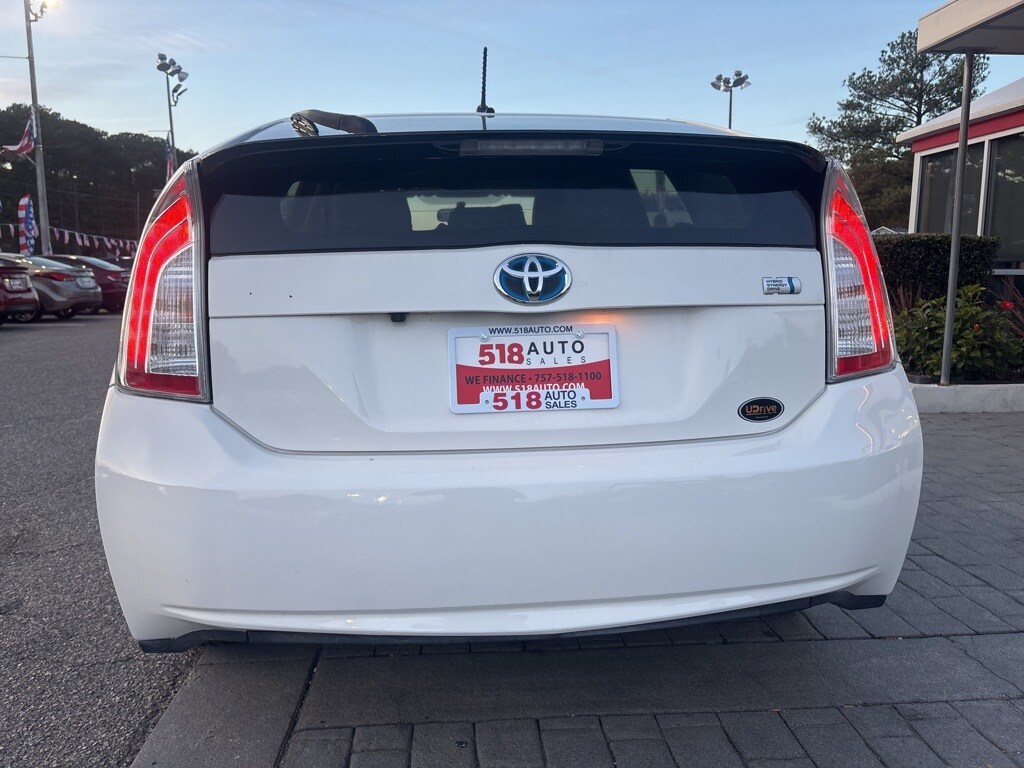 2015 Toyota Prius Two photo 4