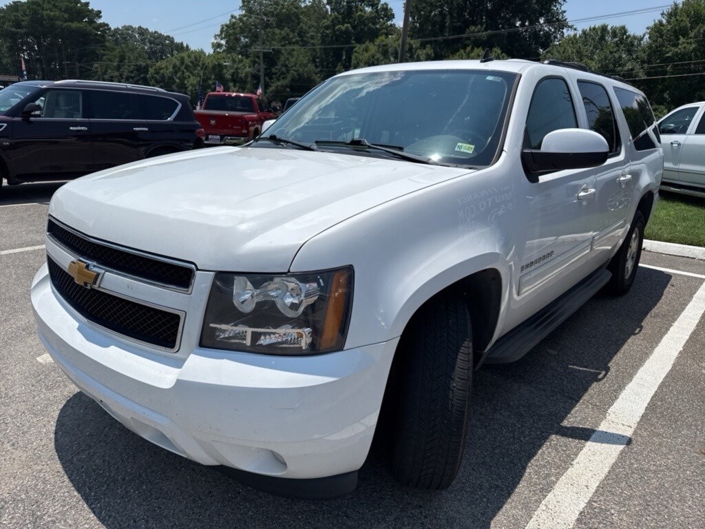 2014 Chevrolet Suburban 1500 LT photo 2
