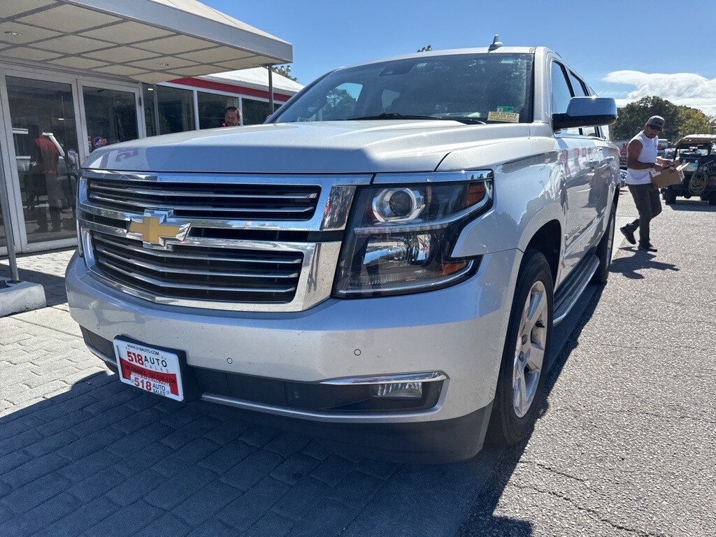2016 Chevrolet Suburban LTZ photo 3