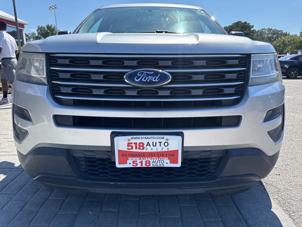 2017 Ford Explorer Base photo 3