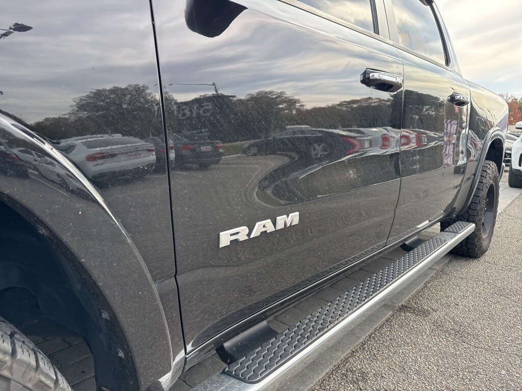 2019 Ram 1500 Laramie photo 3