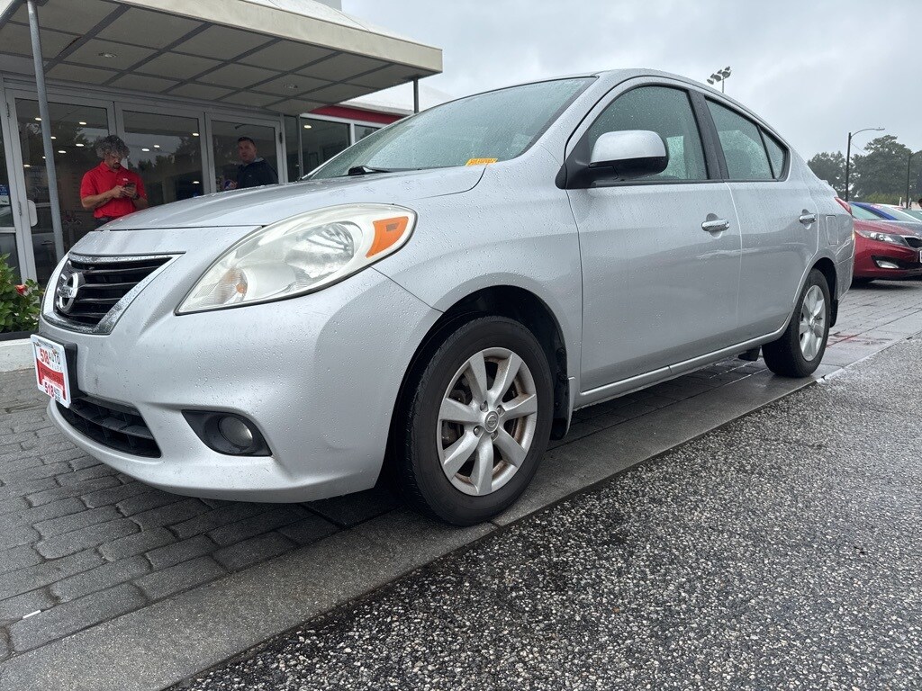 2013 Nissan Versa 1.6 SL photo 2