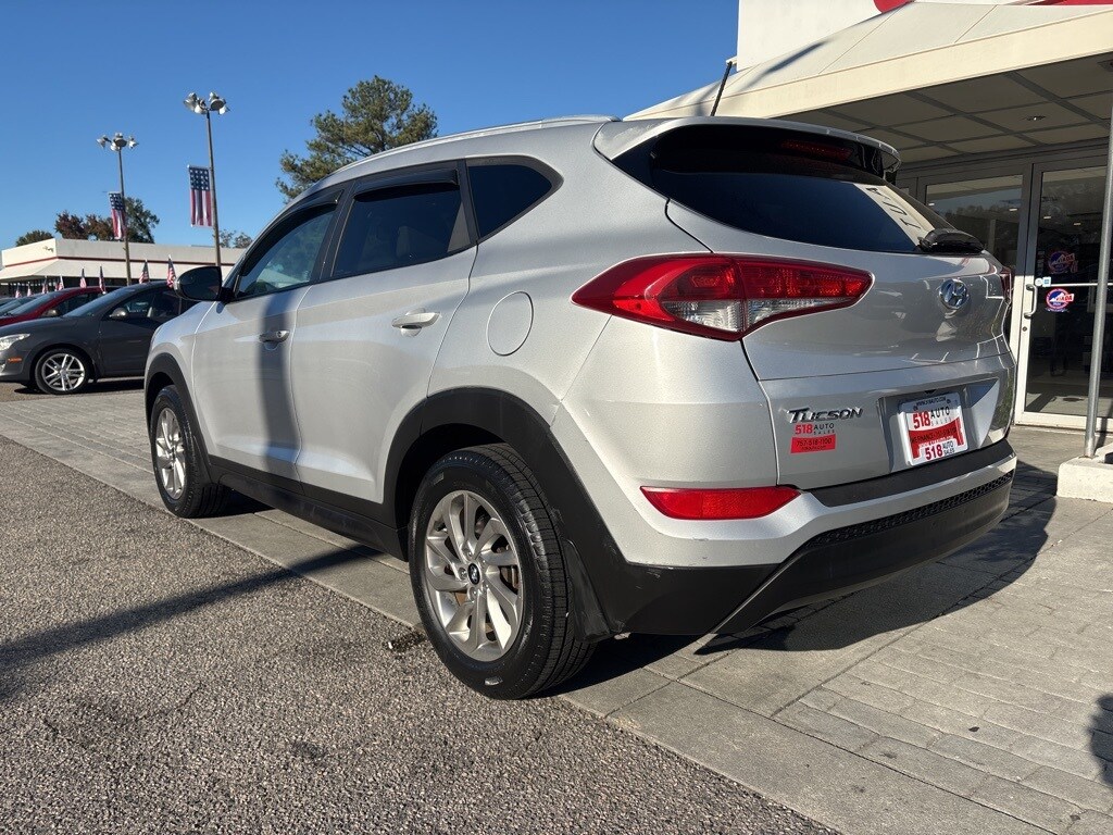 2016 Hyundai Tucson SE photo 2
