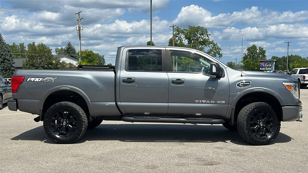 2018 Nissan Titan Crew Cab S photo 4
