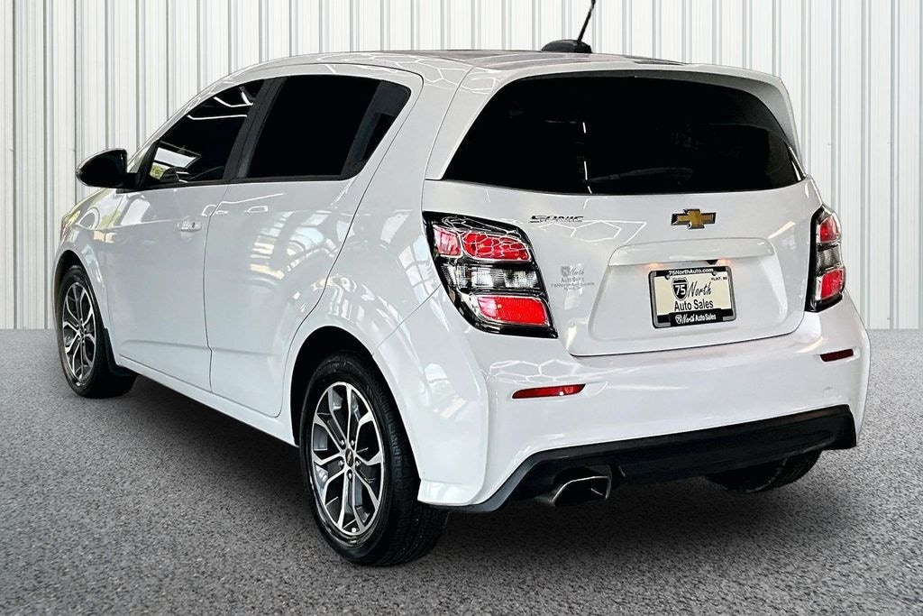 Used 2017 Chevrolet Sonic LT Auto w/1FL Hatchback