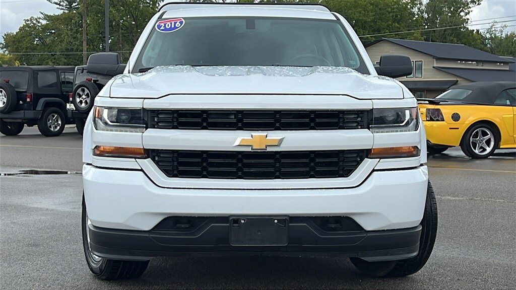 2016 Chevrolet Silverado 1500 Custom photo 3