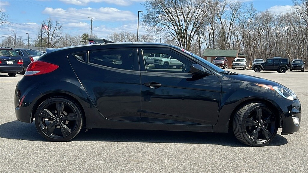 2017 Hyundai Veloster Value Edition photo 4