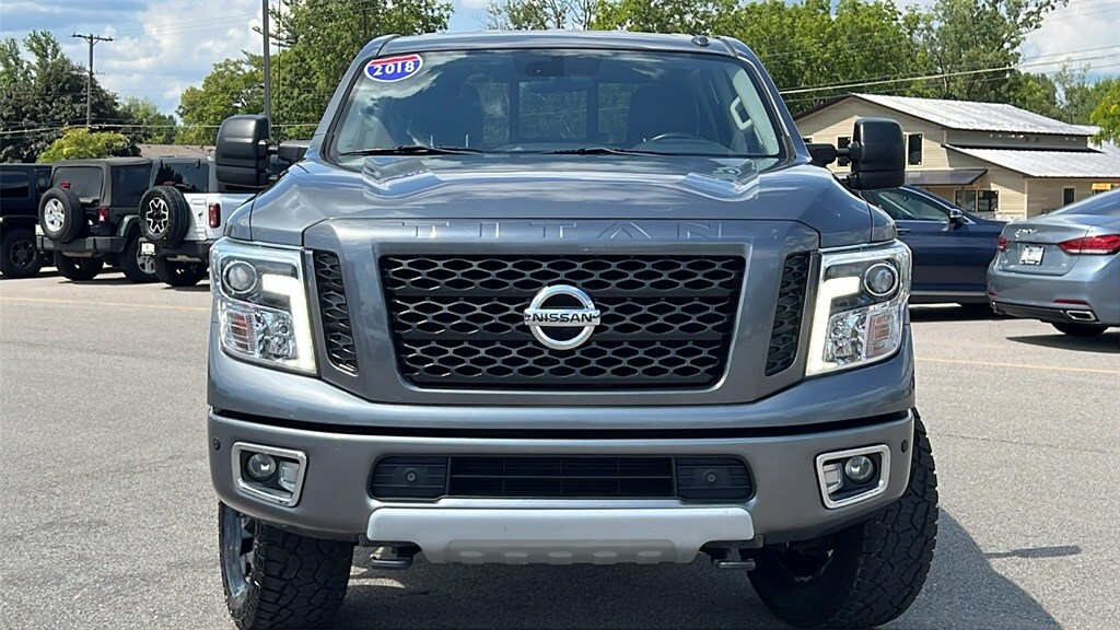2018 Nissan Titan Crew Cab S photo 3