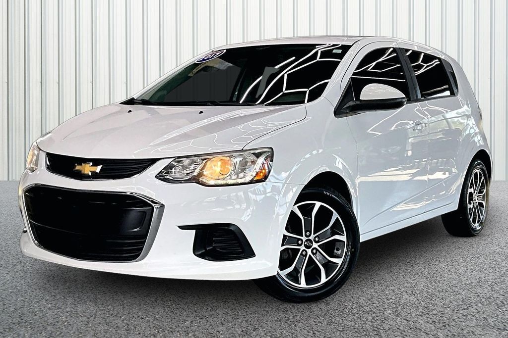Used 2017 Chevrolet Sonic LT Auto w/1FL Hatchback