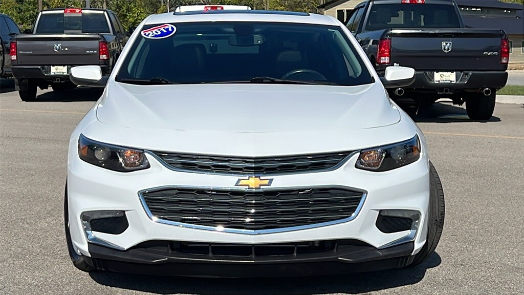 2017 Chevrolet Malibu 1LT photo 3
