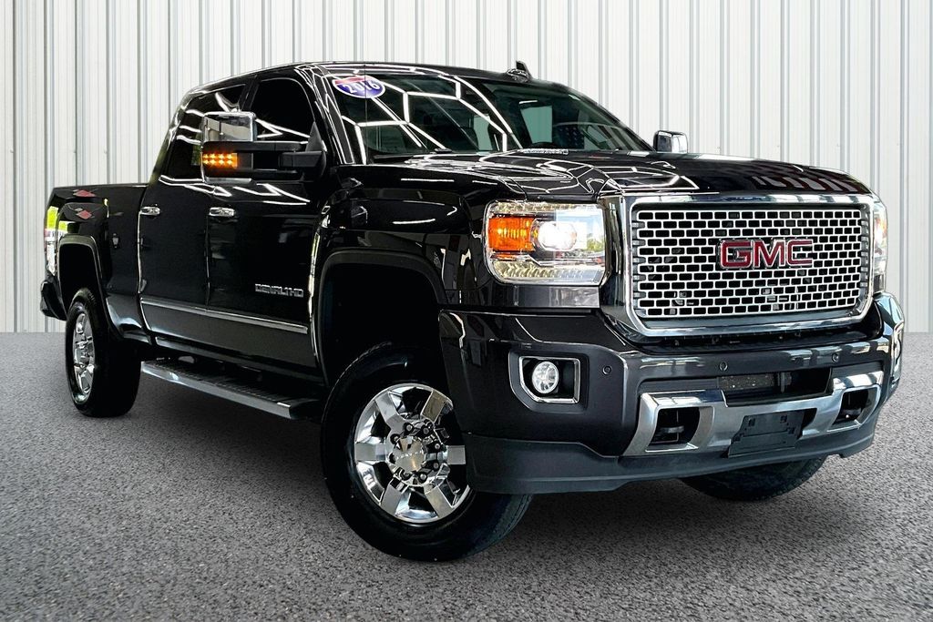 2016 GMC Sierra 4WD Crew Cab Standard Box Denali's photo