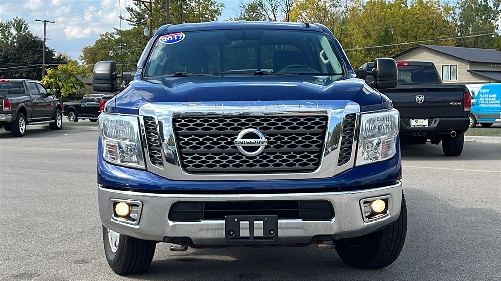 2017 Nissan Titan SV photo 2