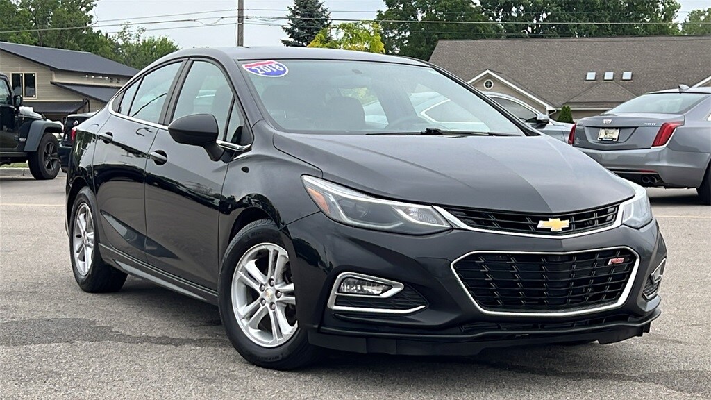 2018 Chevrolet Cruze LT photo 2