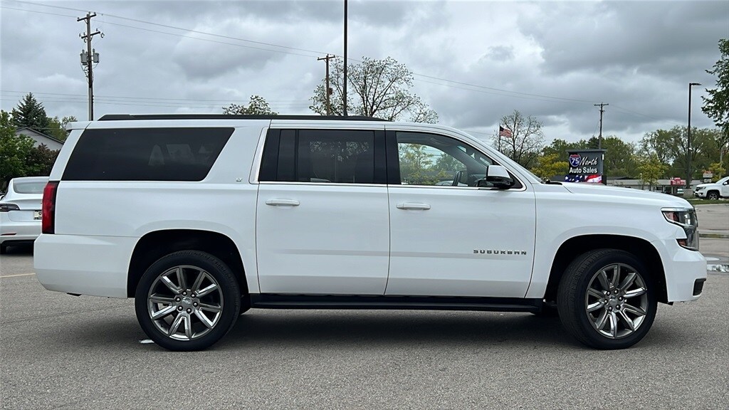 2020 Chevrolet Suburban LT photo 4
