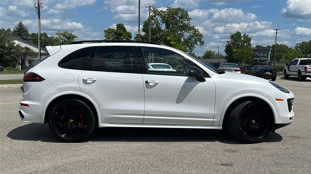 2016 Porsche Cayenne GTS photo 4