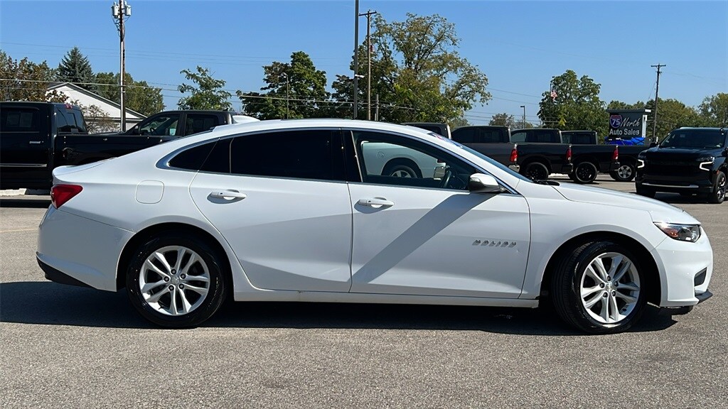 2017 Chevrolet Malibu 1LT photo 4
