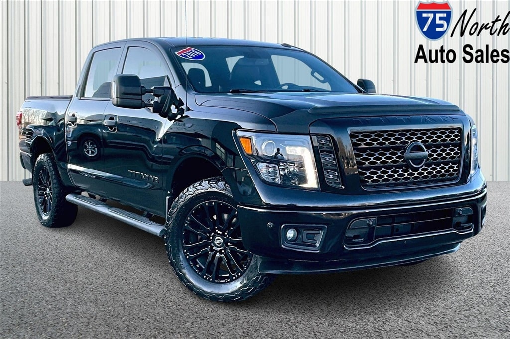 2018 Nissan Titan Midnight Edition's photo