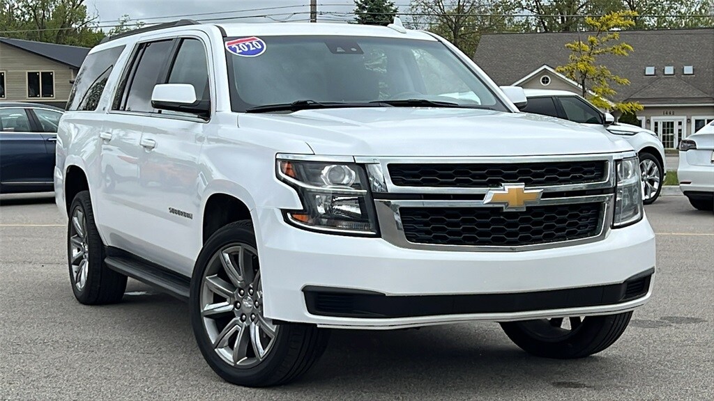 2020 Chevrolet Suburban LT photo 2