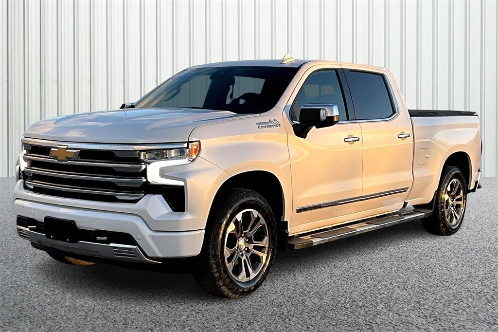 2022 Chevrolet Silverado 1500 High Country photo 3