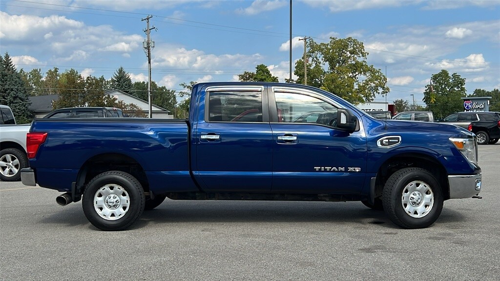 2017 Nissan Titan SV photo 3